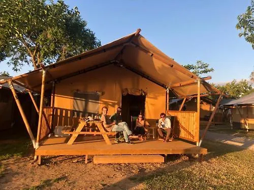 דירות קסטלו דה אמפוריאס Camping Nautic Almata
